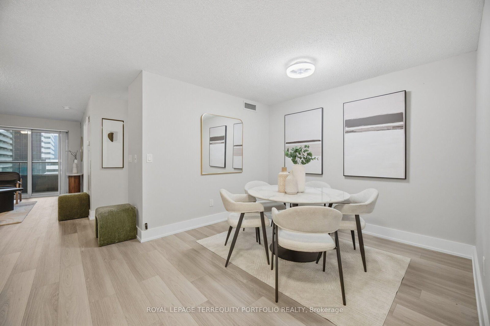 250 W Wellington Street • #635 • Toronto, ON photo 11