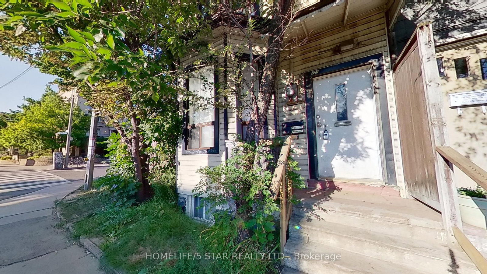 Apt 4-221 Bathurst Street, Toronto, ON