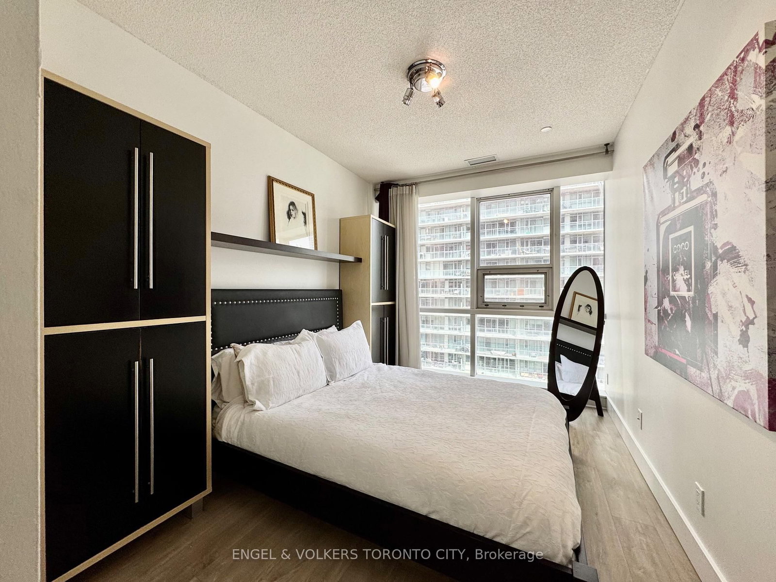 393 King Street W • #706 • Toronto, ON photo 13