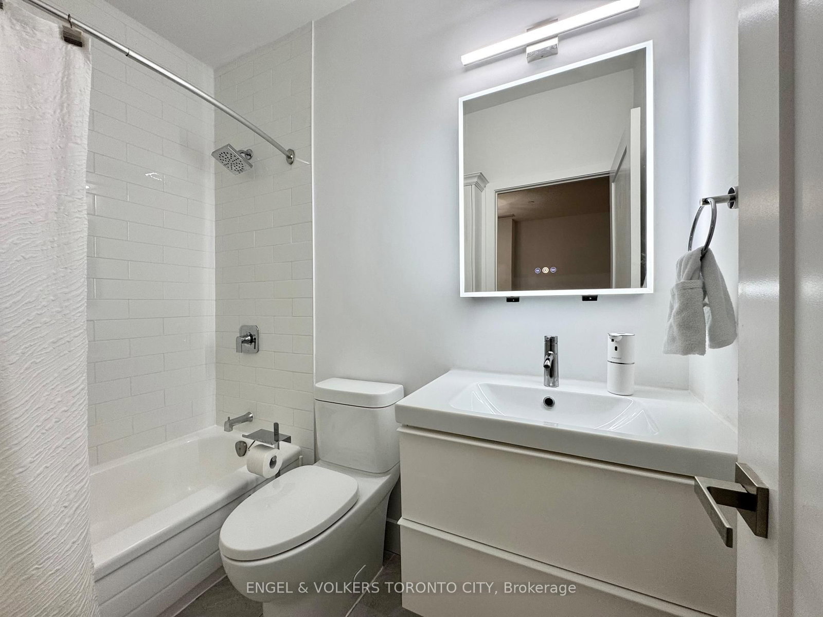393 King Street W • #706 • Toronto, ON photo 15