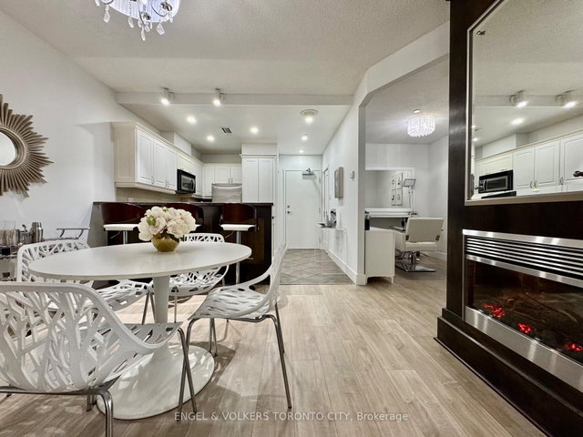 706 - 393 King Street W