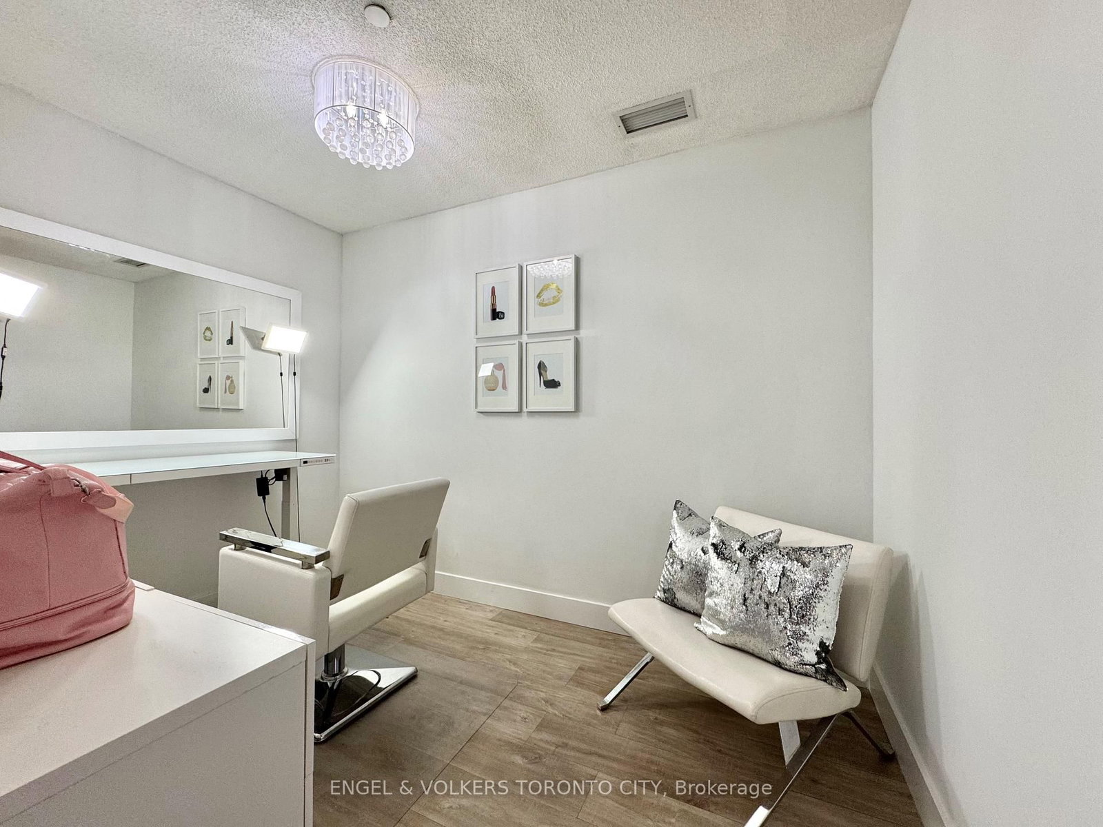 393 King Street W • #706 • Toronto, ON photo 25