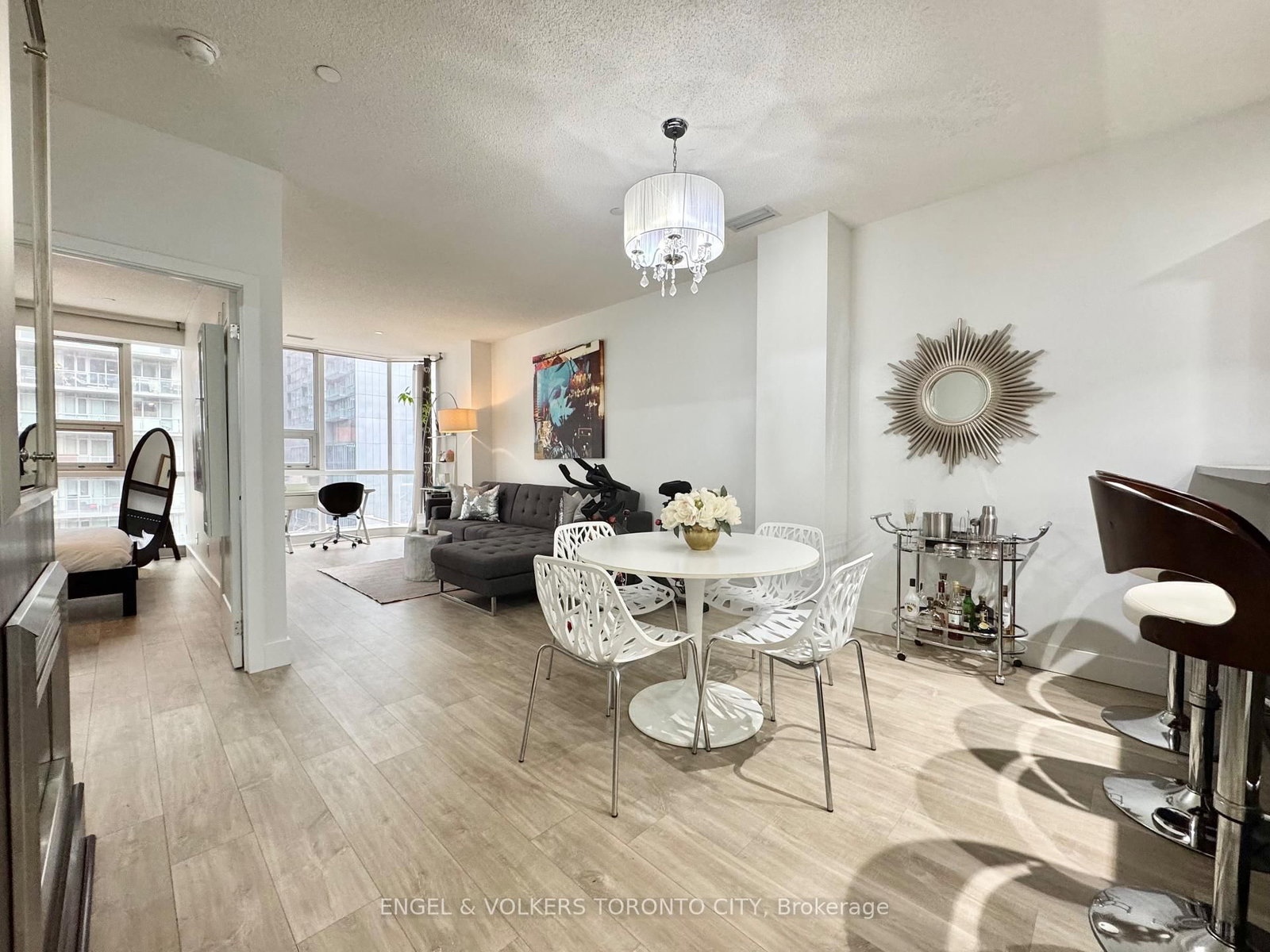 393 King Street W • #706 • Toronto, ON photo 32