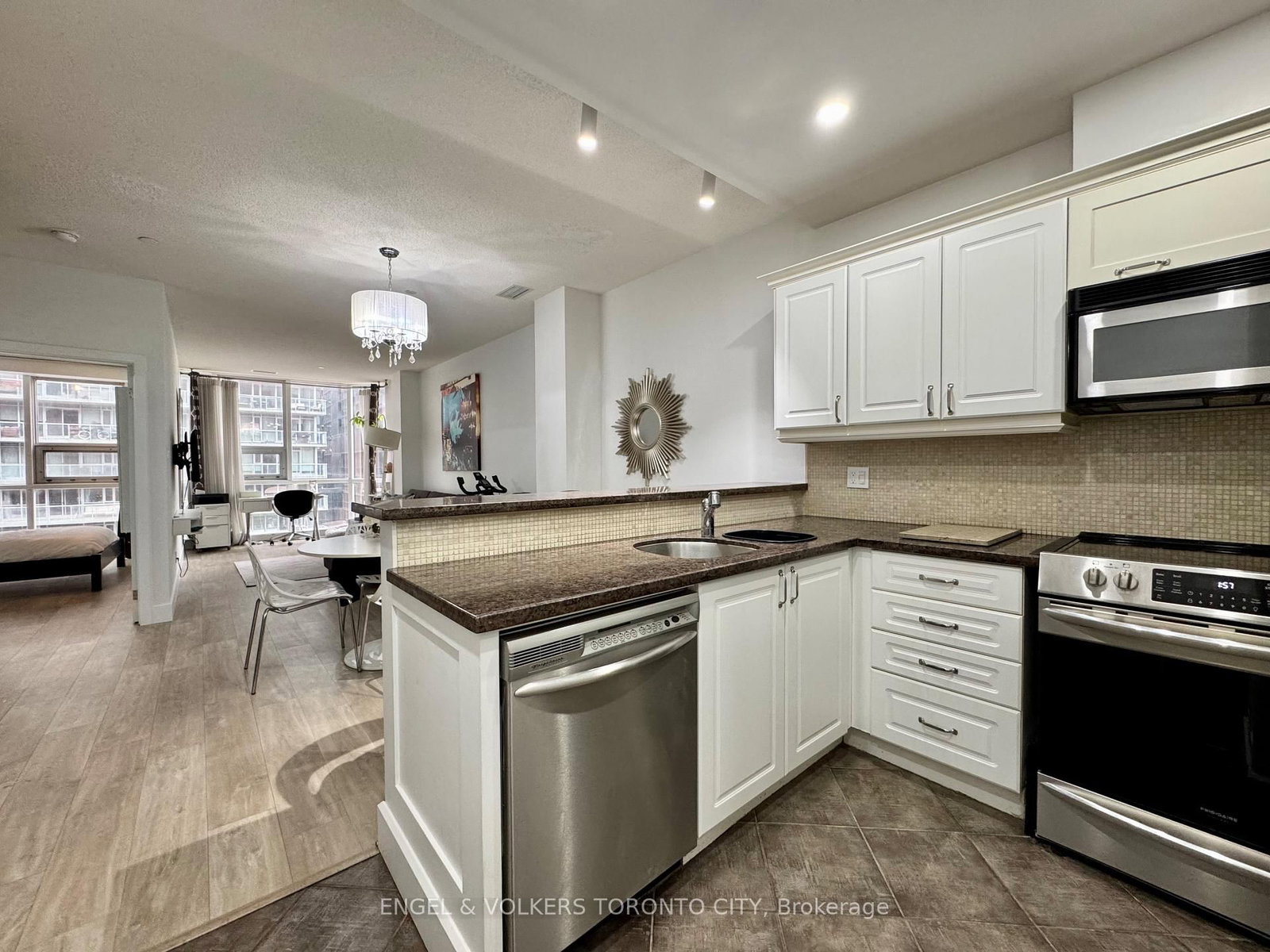 393 King Street W • #706 • Toronto, ON photo 8