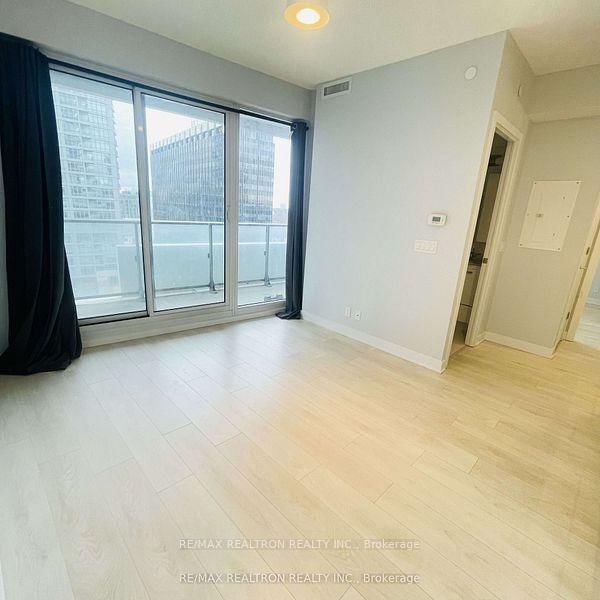 1007 - 2221 Yonge Street