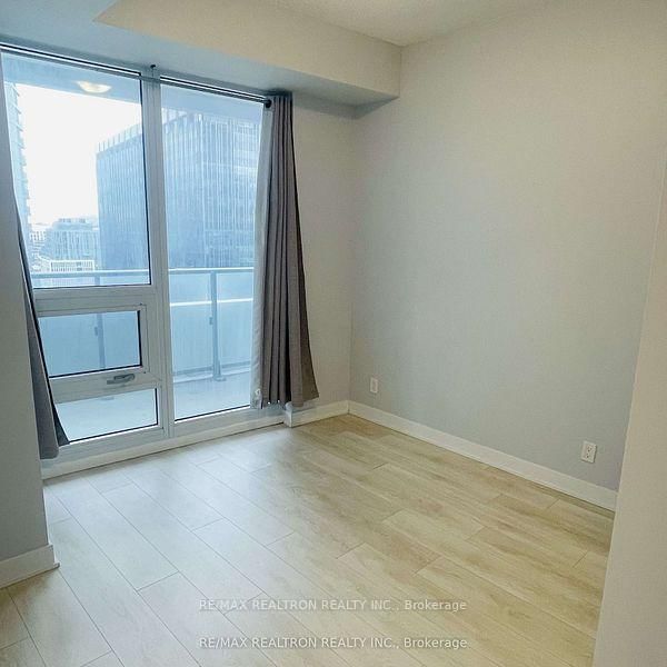1007 - 2221 Yonge Street
