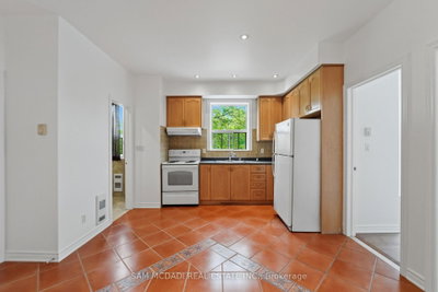Unit Apt 2 — 180 Bellwoods Avenue — photo 5