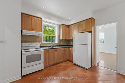 Unit Apt 2 — 180 Bellwoods Avenue — photo 6