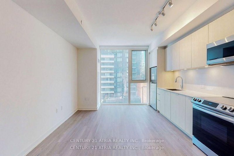 1005 - 357 King Street W