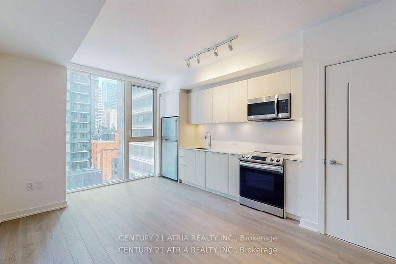 1005 - 357 King Street W