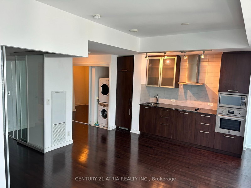 3212 - 14 York Street