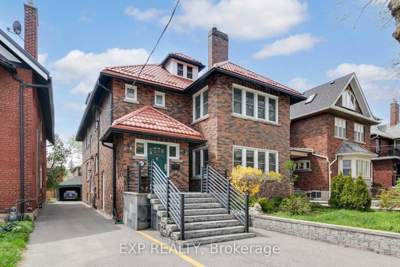 896 Avenue Road