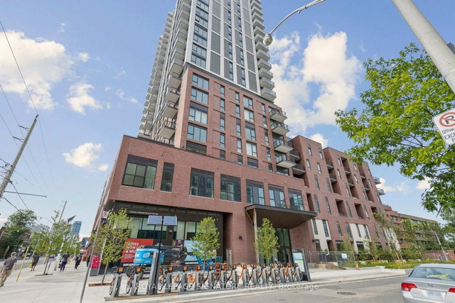 701 - 10 Oak Street