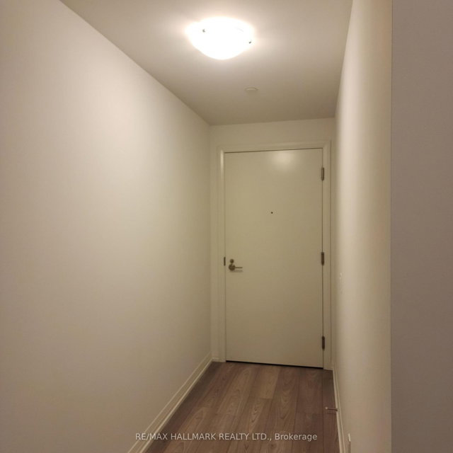 1701 - 400 King Street W