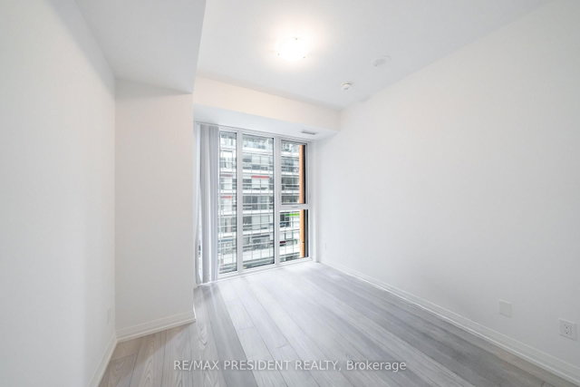 610 - 400 King Street W
