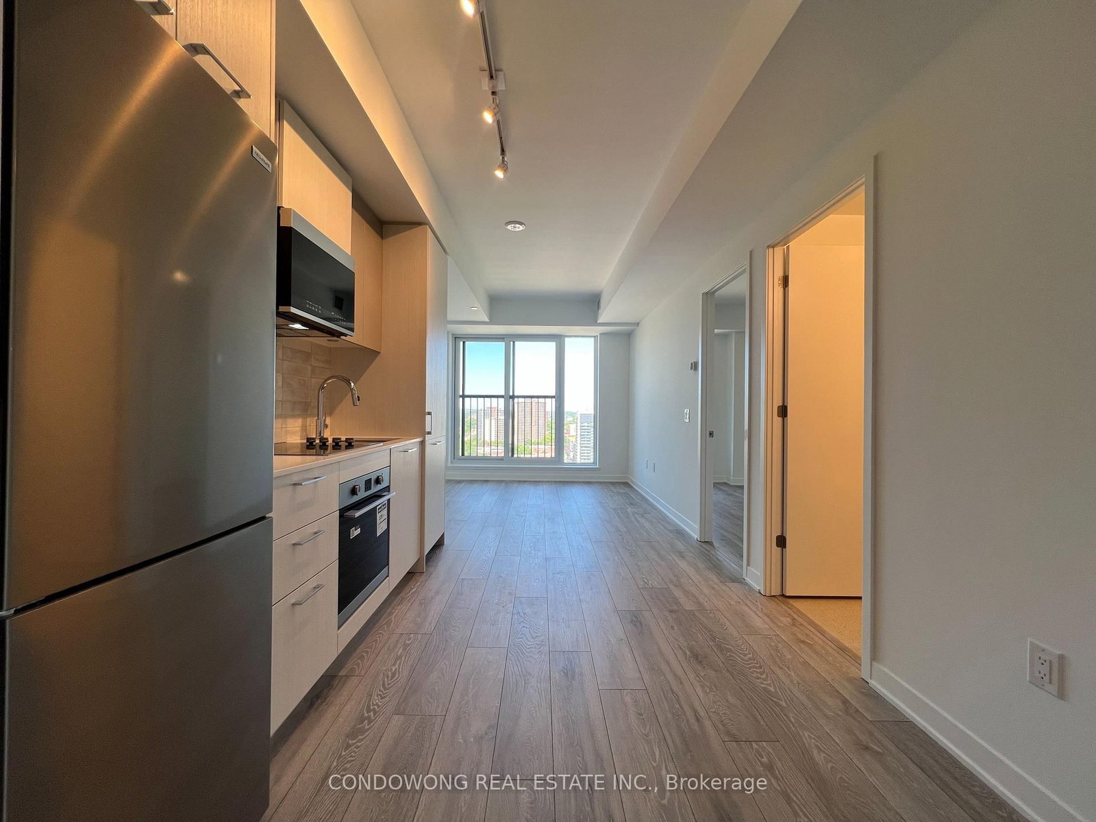 1702-10 Oak Street, Toronto, ON