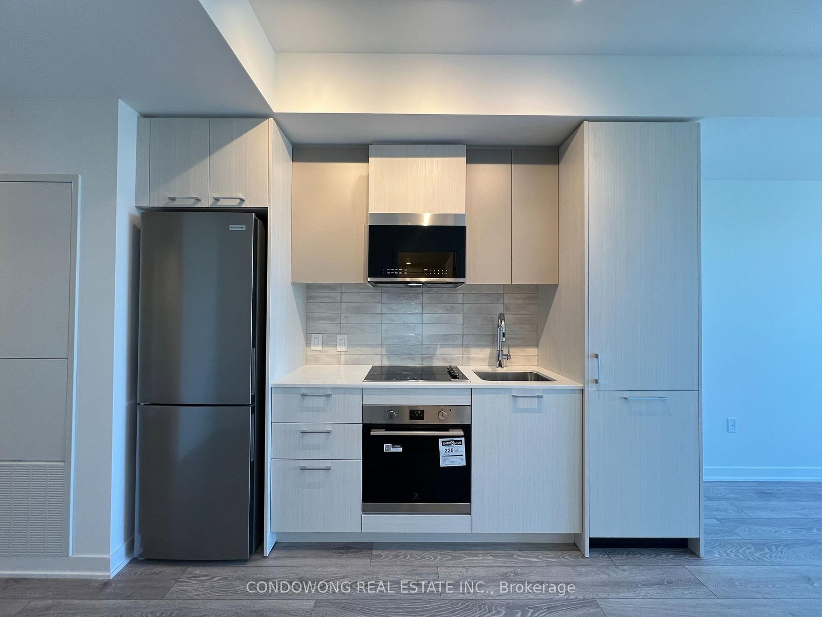 1702-10 Oak Street, Toronto, ON, photo 2