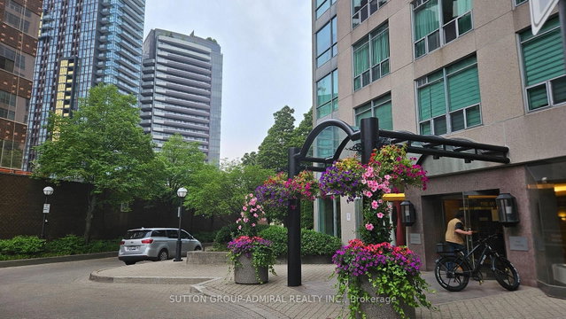 517 - 942 Yonge Street