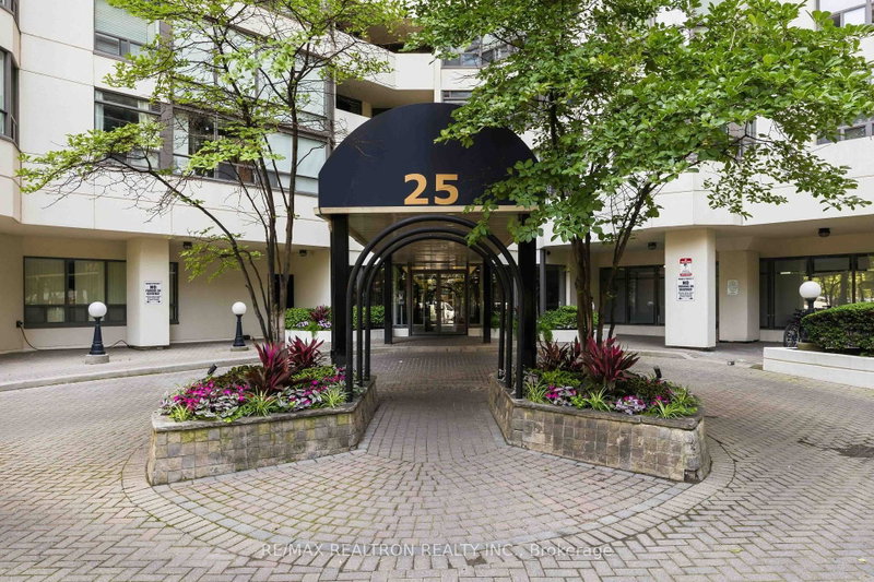 704 - 25 Maitland Street
