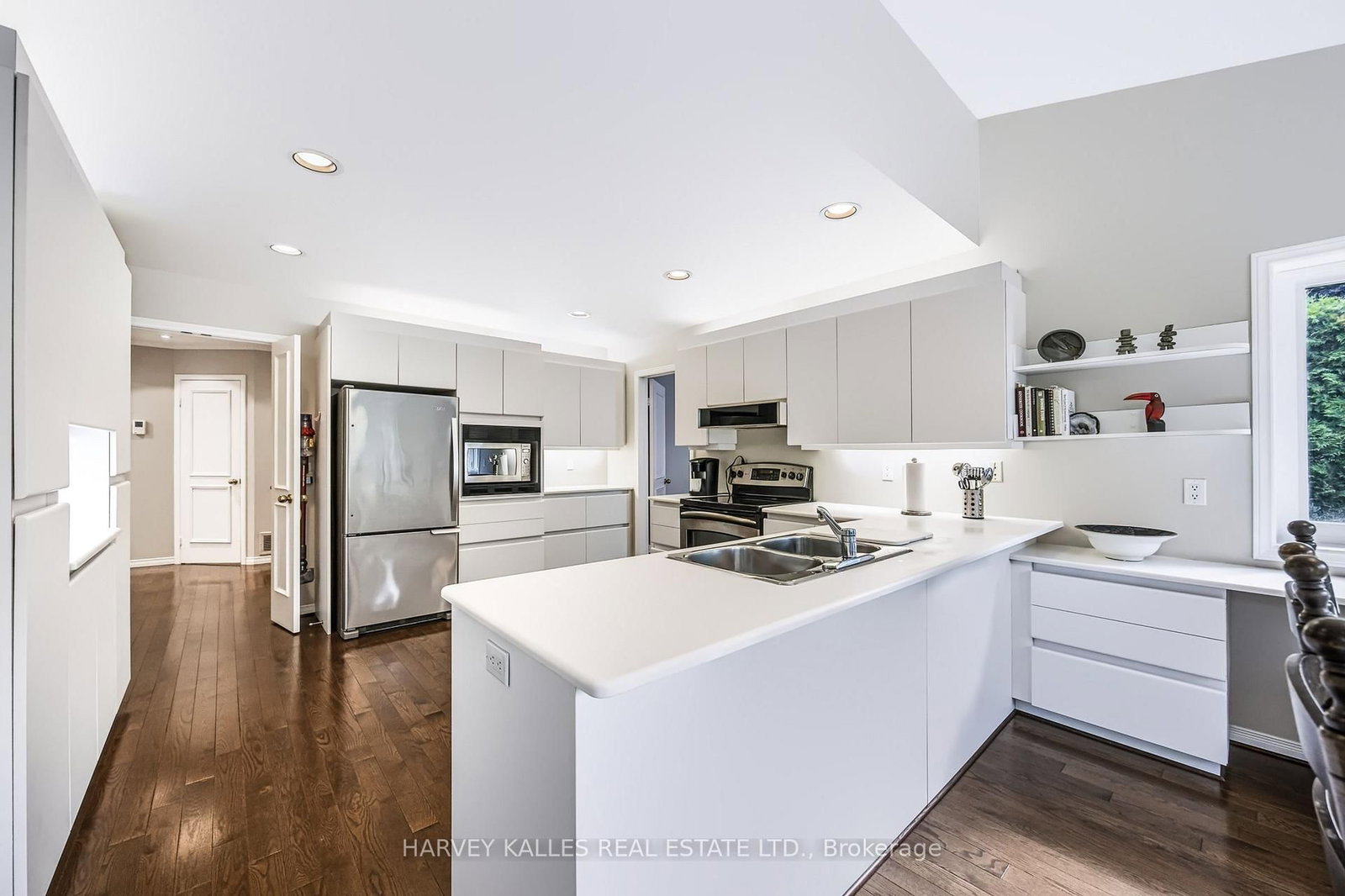 23 Pinnacle Road • Toronto, ON photo 13