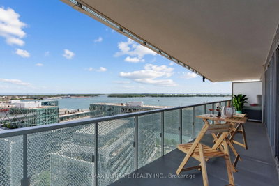 1901 - 15 Queens Quay E