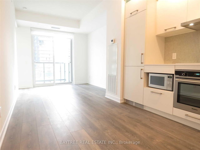 2416 - 87 Peter Street
