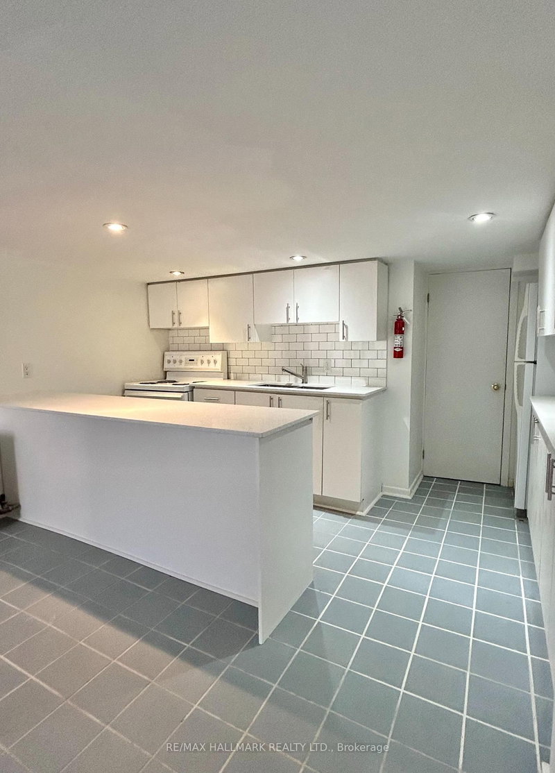 Lower - 375 Palmerston Boulevard