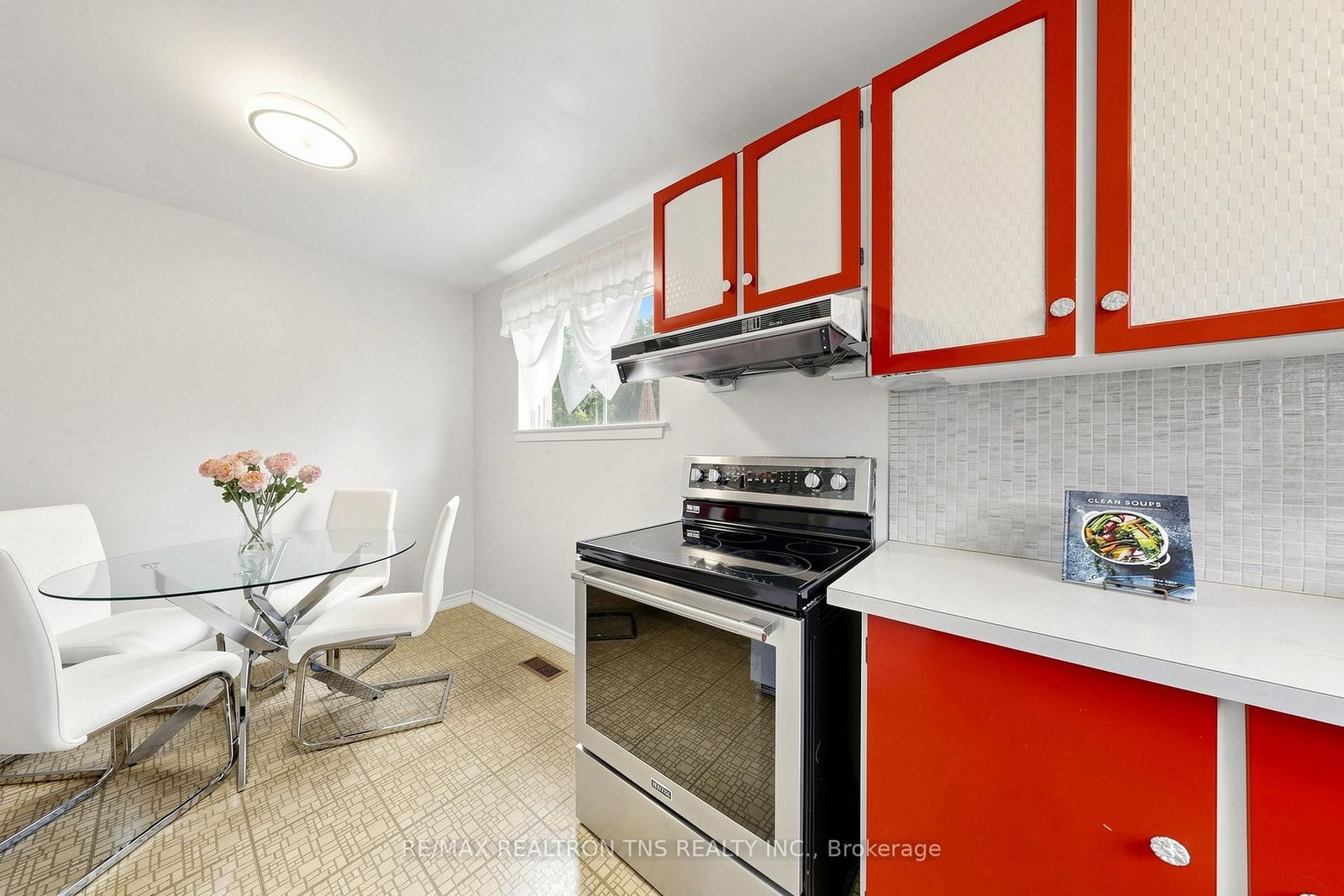 Listing Image 8