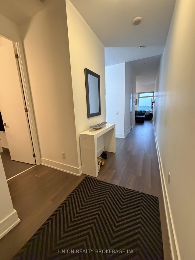 1527 - 111 St. Clair Avenue W