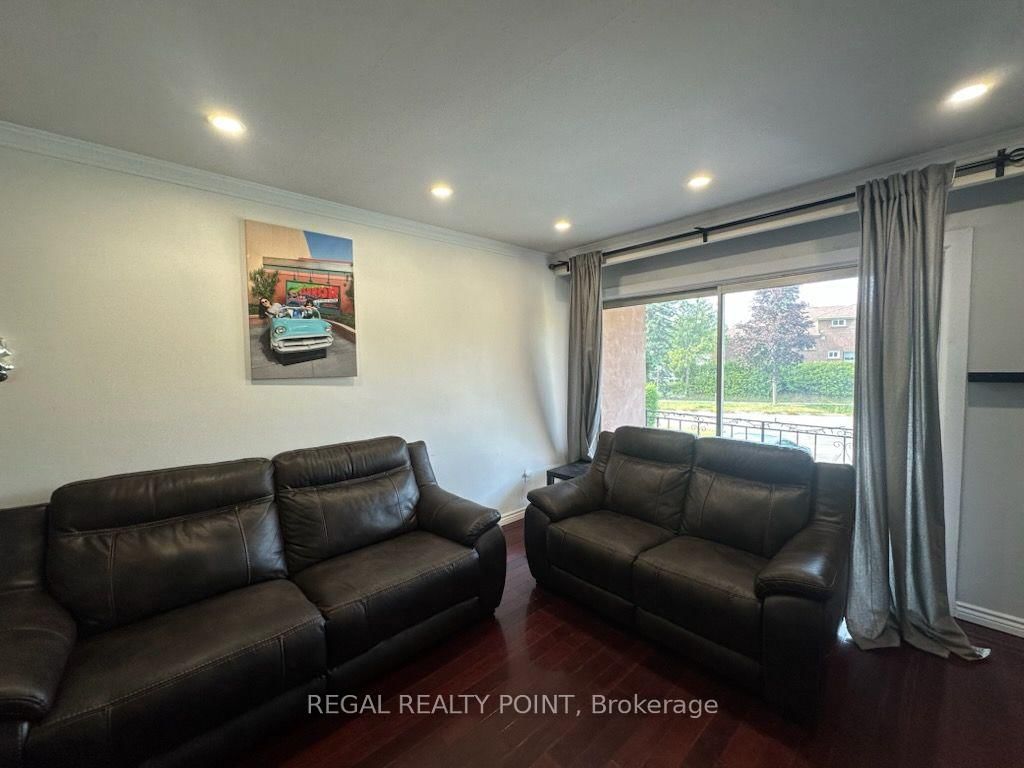 6 Harrington Crescent, Toronto 5