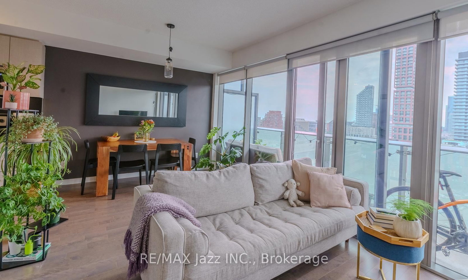 70 Distillery Lane • #1409 • Toronto, ON photo 8