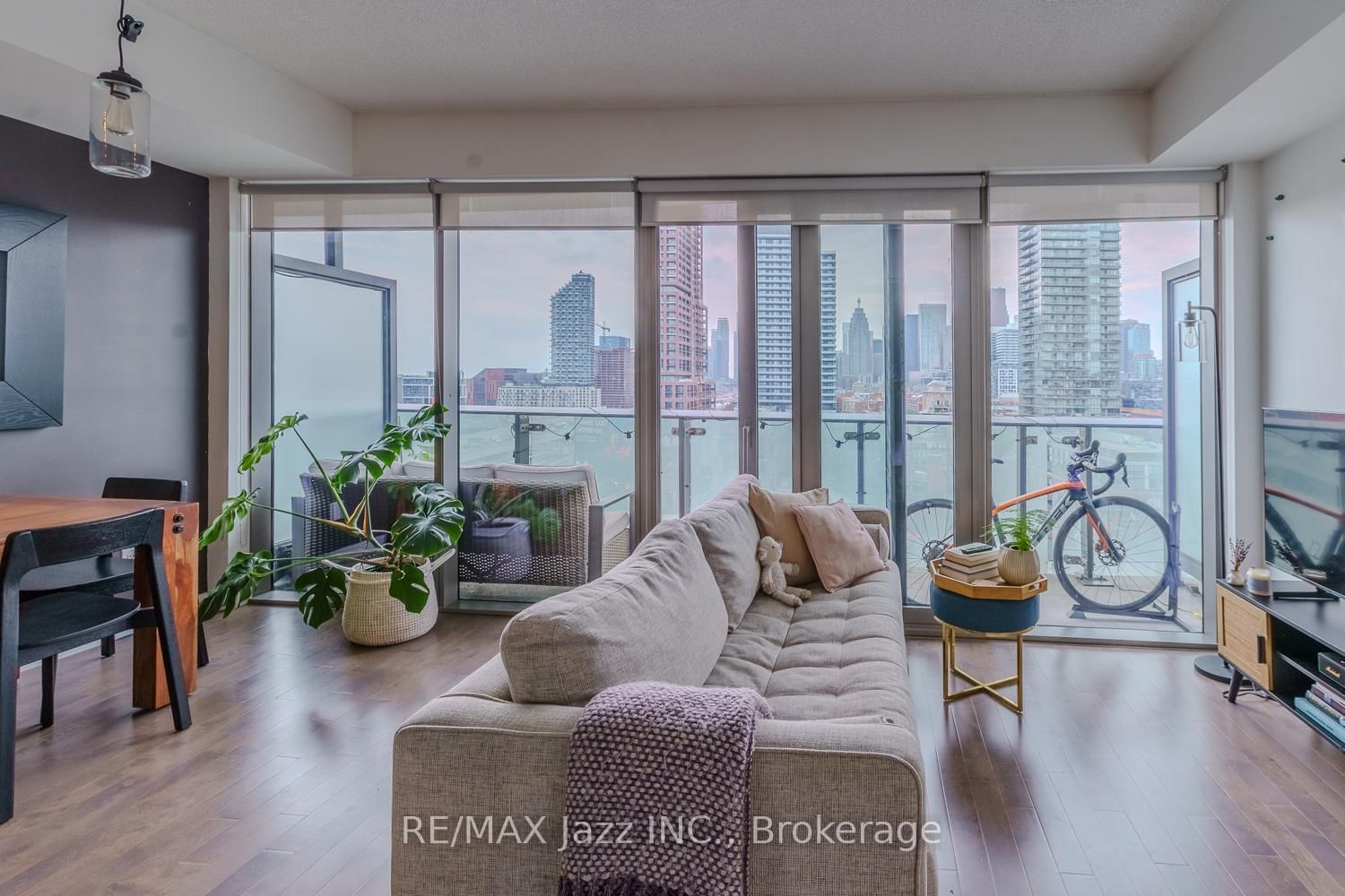 70 Distillery Lane • #1409 • Toronto, ON photo 9