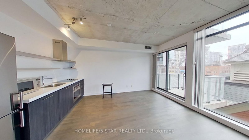 618 - 560 King Street W