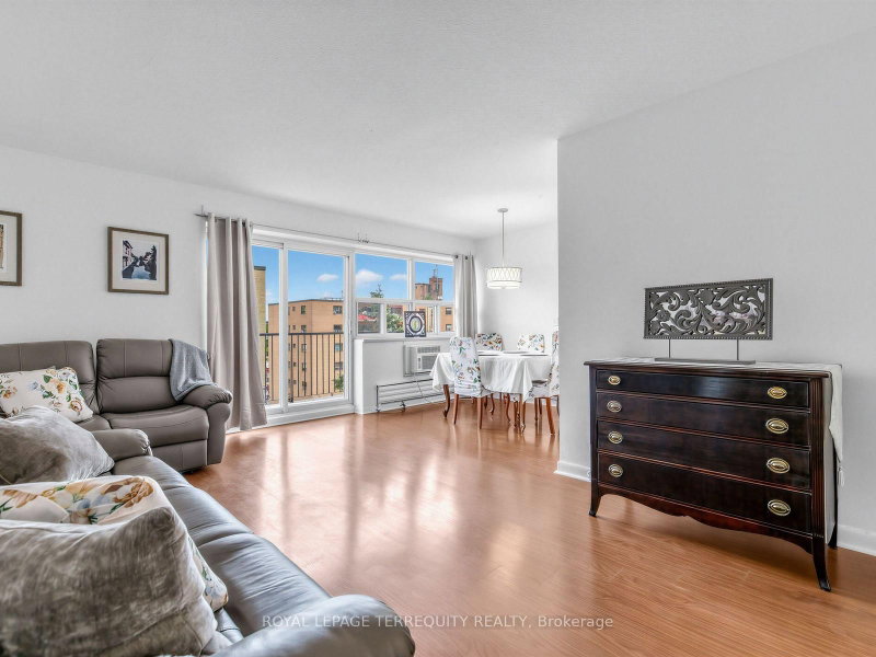 404 - 8 Kingsbridge Court
