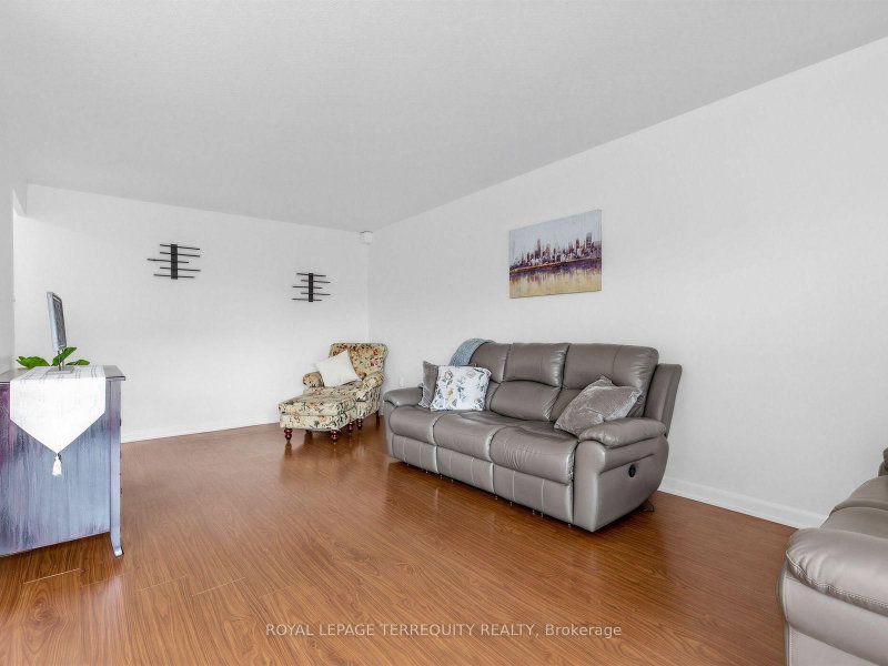 404 - 8 Kingsbridge Court