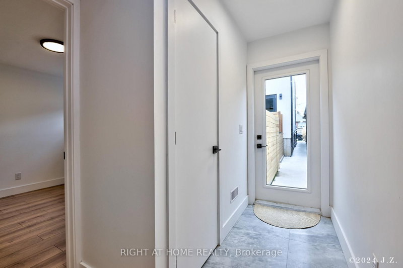 CoachHs - 50A Lanark Avenue