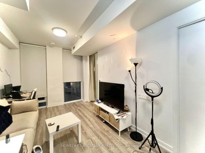 Unit 1106 — 28 Wellesley Street E — more photos