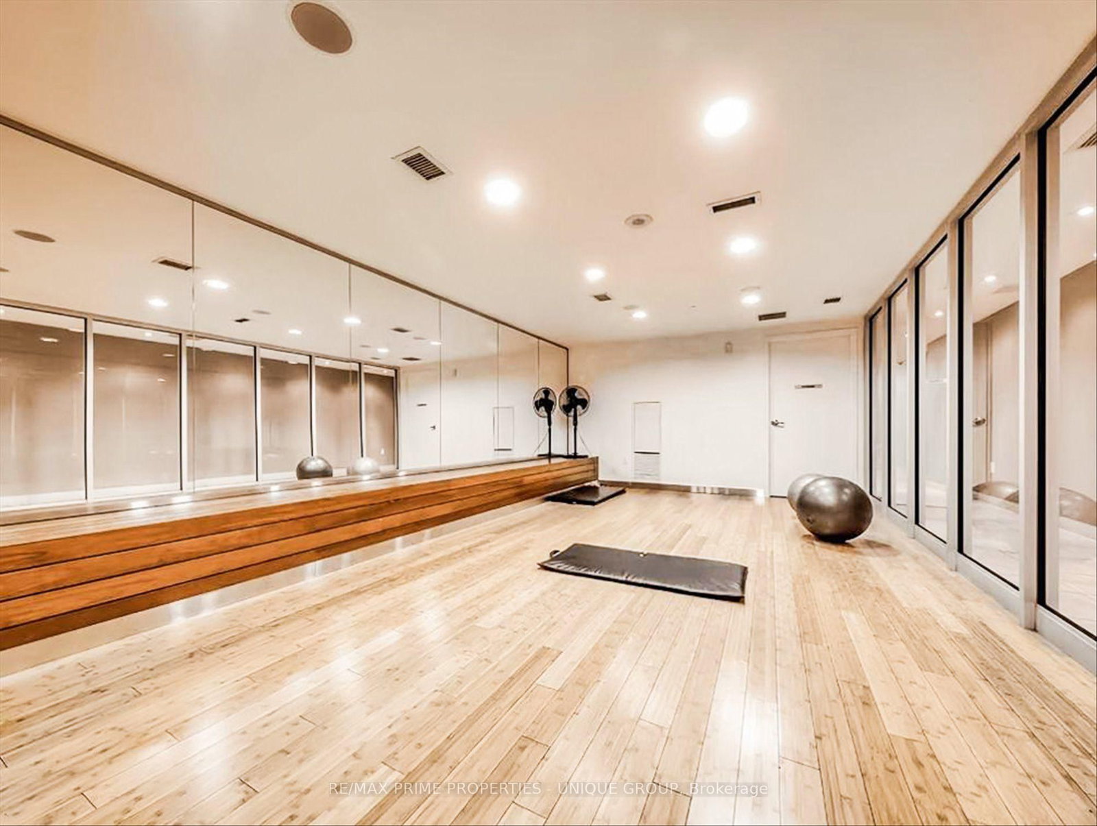 15 Iceboat Terrace • #3508 • Toronto, ON photo 31