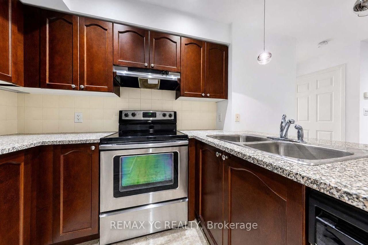 35 Hollywood Avenue • #216 • Toronto, ON photo 2
