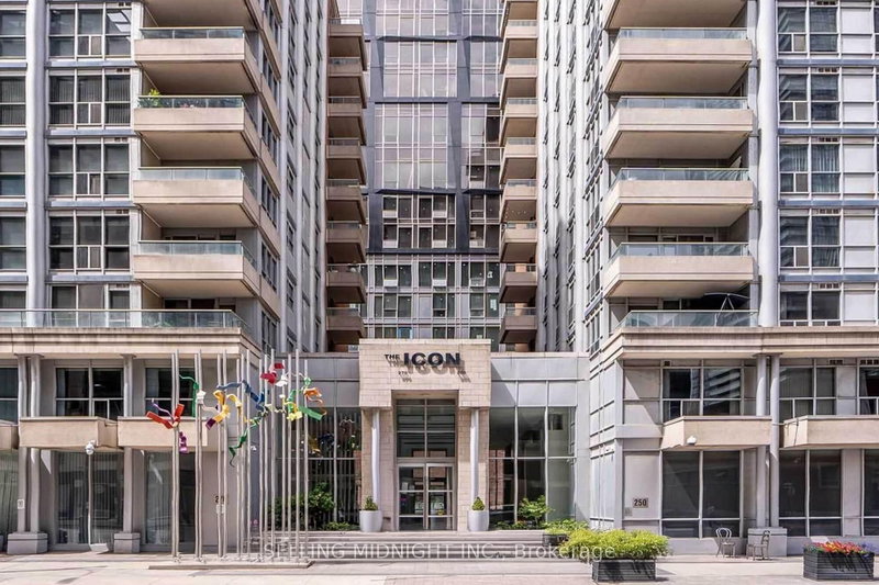 502 - 270 Wellington Street W
