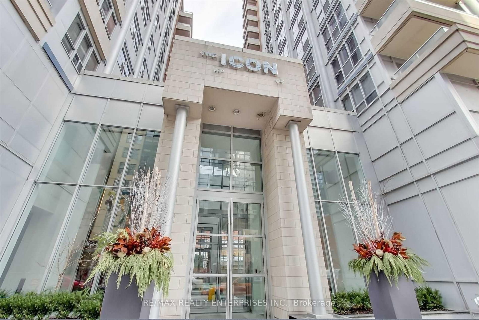 409 - 270 Wellington Street W, Toronto 5