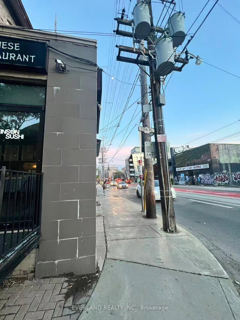 217 Bathurst St photo 4