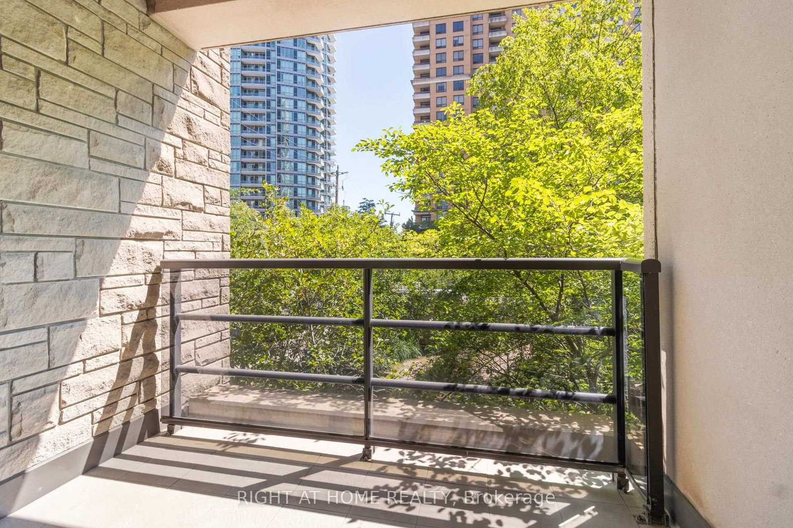 500 Doris Avenue • #TH1 • Toronto, ON photo 39