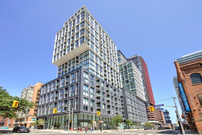 618 - 158 Front Street E