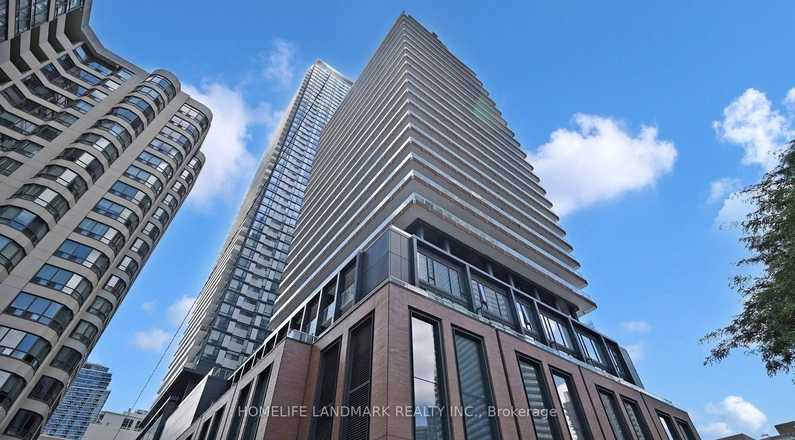 18 E Maitland Terrace • #2402 • Toronto, ON photo 2