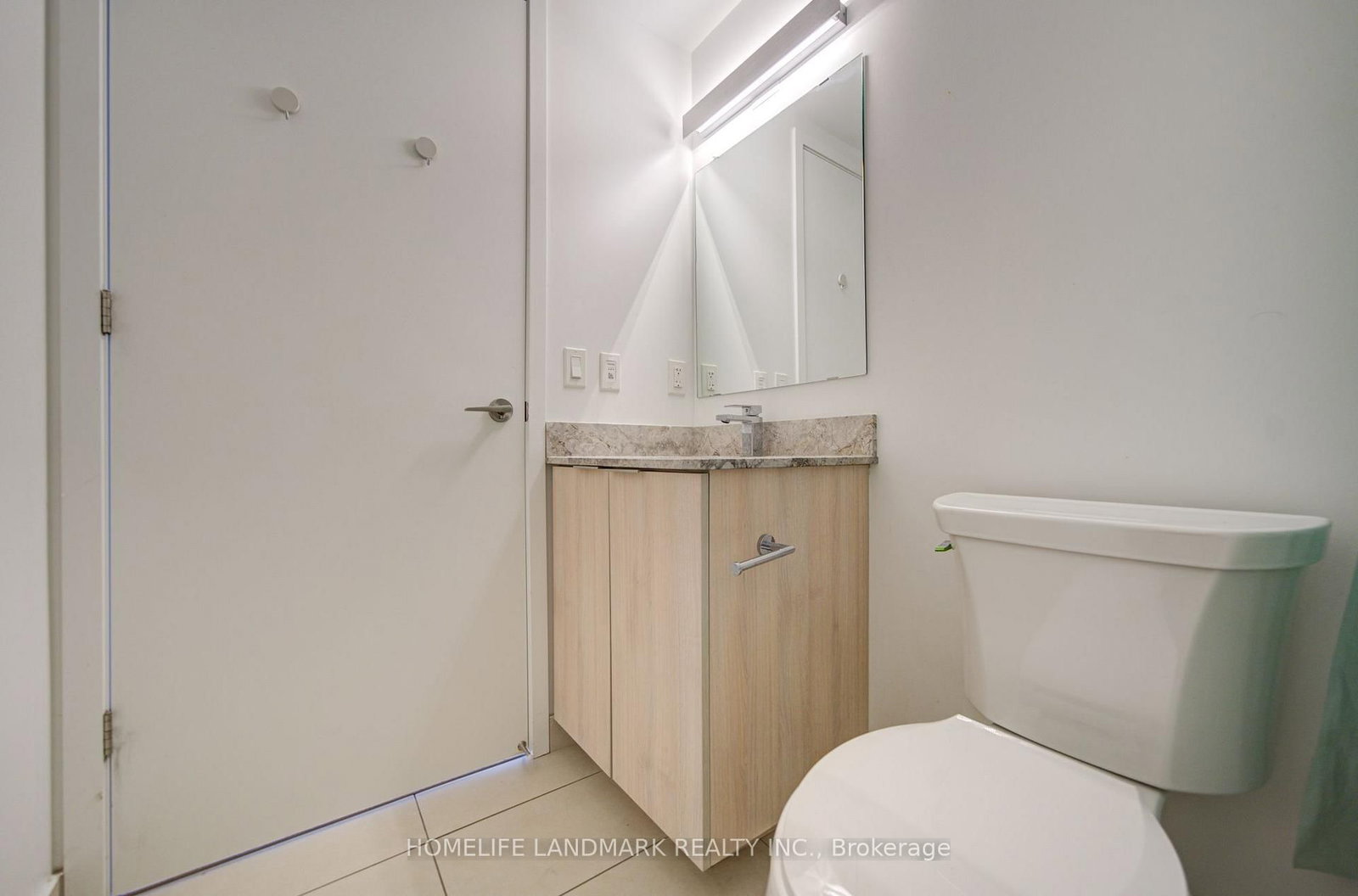 18 E Maitland Terrace • #2402 • Toronto, ON photo 20
