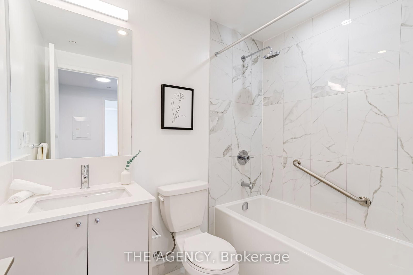 10 Oak Street • #2403 • Toronto, ON photo 24