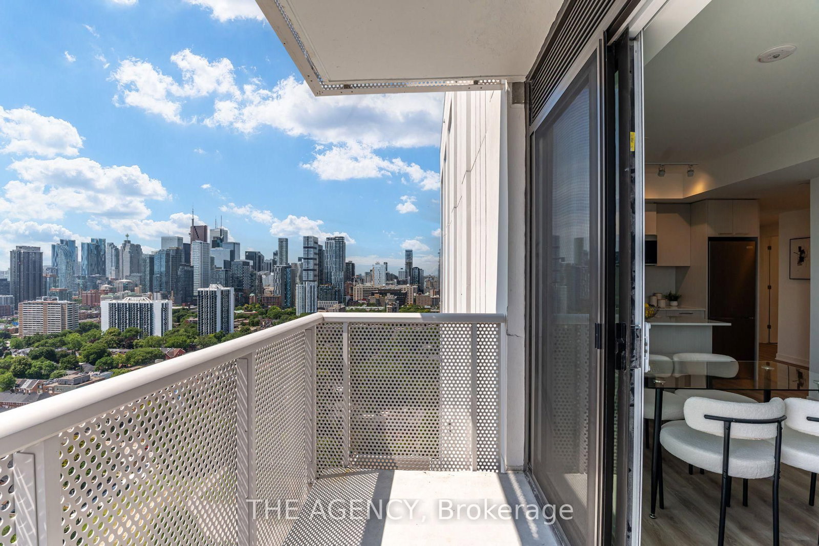 10 Oak Street • #2403 • Toronto, ON photo 27