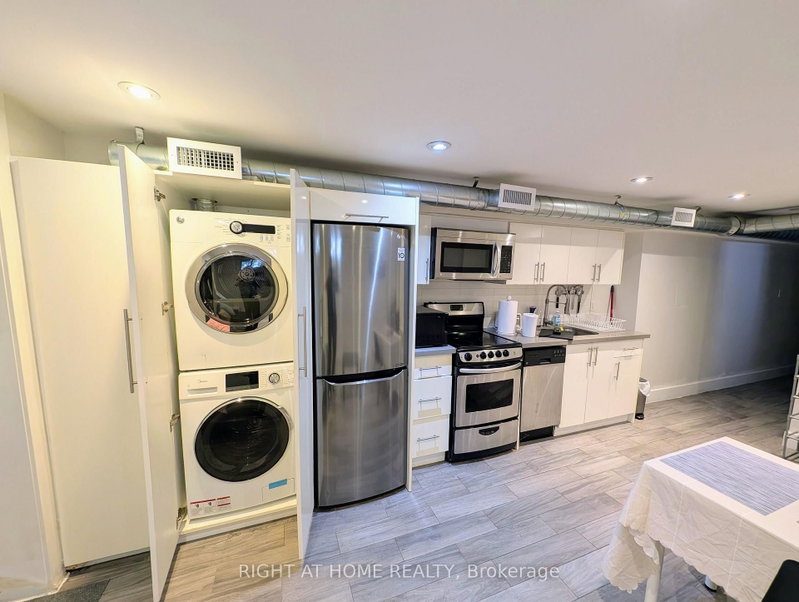 189 Sheridan Ave photo 4