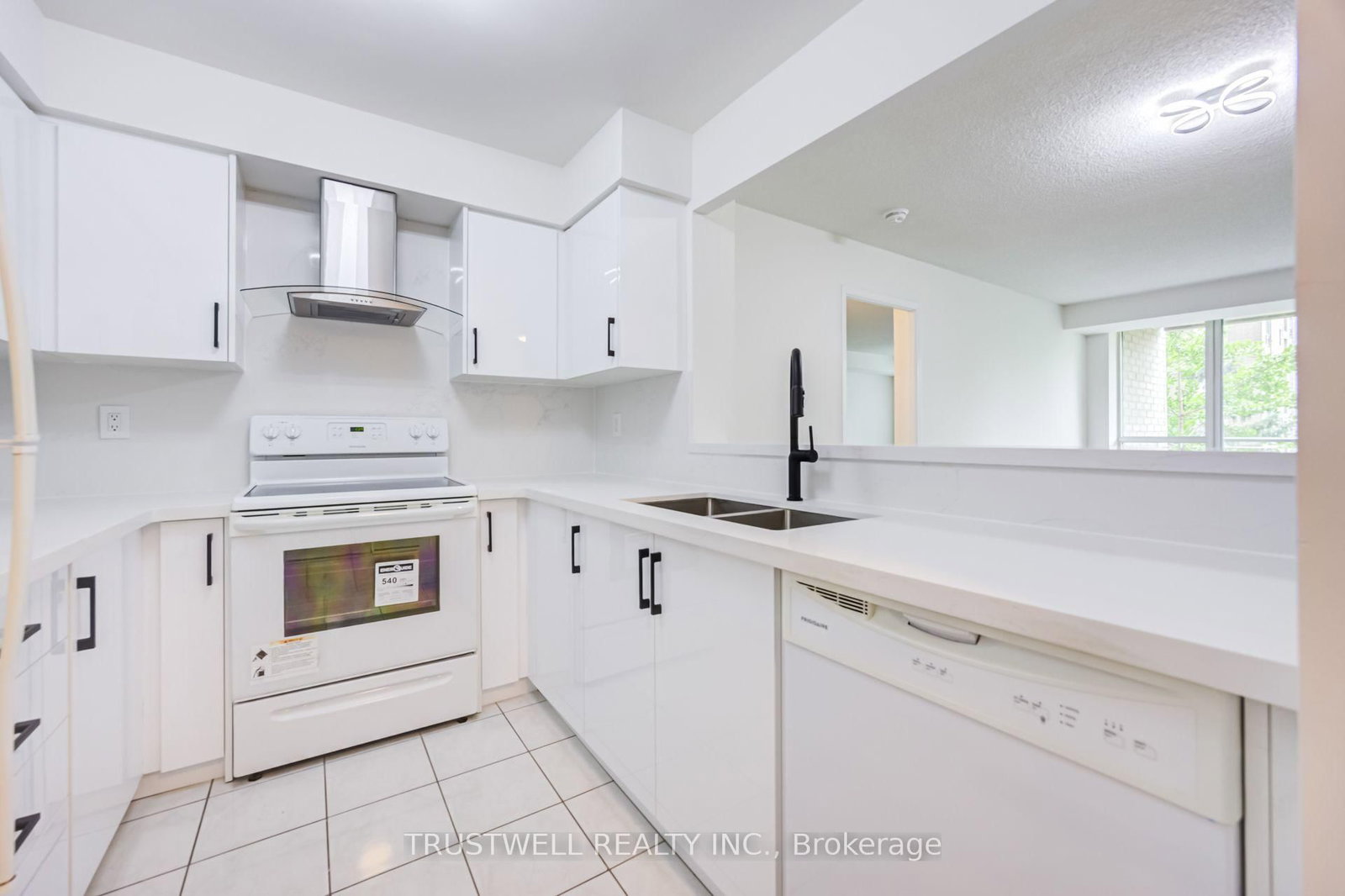 39 Pemberton Avenue • #401 • Toronto, ON photo 11